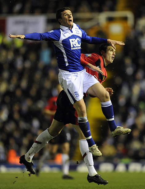 位居队伍前 位居队伍前