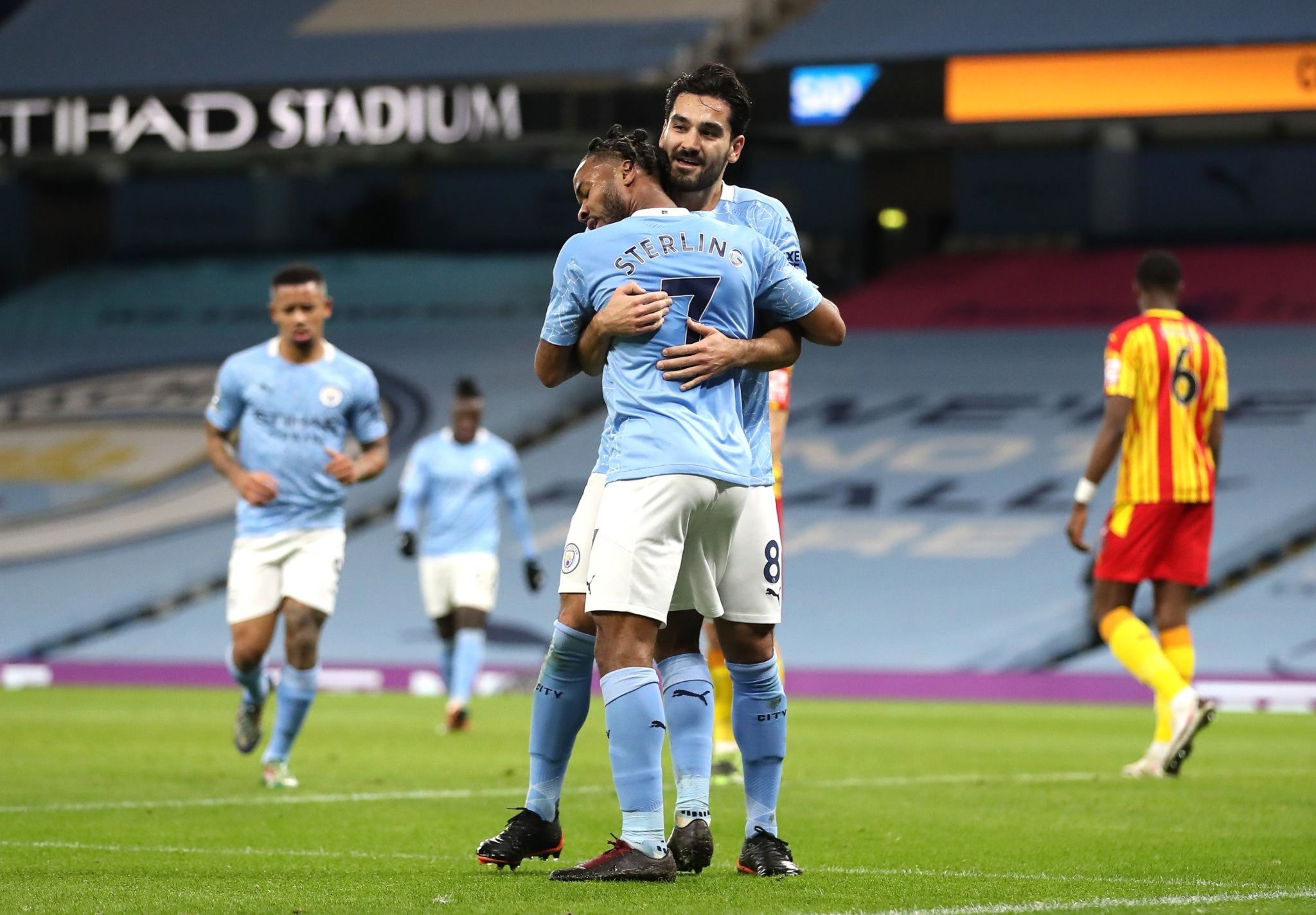 巴萨官宣与 巴萨官宣与